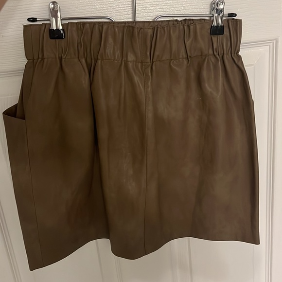 Women’s skirt - Picture 2 of 2